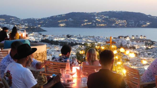 HIT! Řecké ostrovy na letní prázdniny jen za tisícovku - levné letenky Mykonos z Vídně (a zpět) 1.082,- Kč