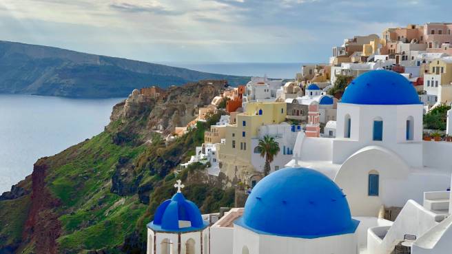 Doporučujeme! Ryanair ✈ Řecko - levné letenky na ostrov Santorini z Vídně na letní prázdniny ↔ od 1.961 Kč