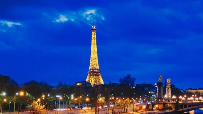 TIP! Francie ✈ 5 verzí akčních letů do Paříže s odlety z Česka ↔ od 1.271 Kč