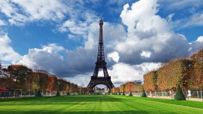 Doporučujeme!  Francie ✈ březnový přehled 7 verzí levných letů do Paříže ↔ 1.451 Kč