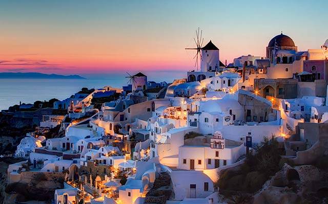 HITIP! Ryanair - Řecko - levné letenky Santorini z Vídně 2.237,- kč