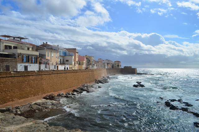 TIP! Itálie - Sardínie - 5 verzí zpáteční levné letenky Alghero od 848,- Kč