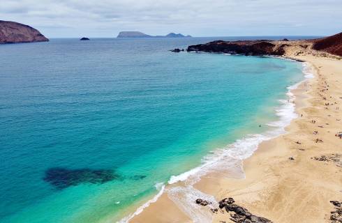 TIP! Kanárské ostrovy - 5 verzí levné letenky na Lanzarote z Berlína, Bratislavy, Prahy a Vídně (zpáteční) od 1.574,- Kč