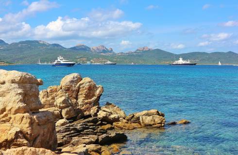 Ryanair ✈ Itálie - Sardinie - Tip na rezervaci zpáteční levné letenky Olbia z Vídně od 1 861 Kč