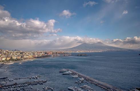 Ryanair ✈ Itálie - Tip na rezervaci zpáteční levné letenky do Neapole z Vídně od 1 005 Kč
