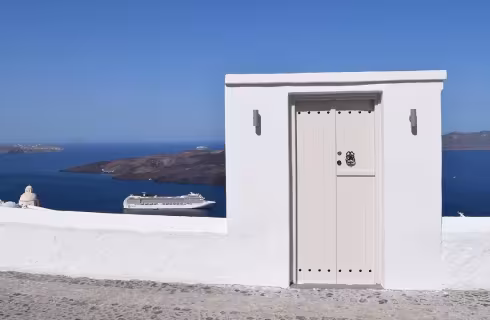 Ryanair ✈ Řecko - Tip na rezervaci obousměrné levné letenky do Santorini z Vídně od 2 329 Kč