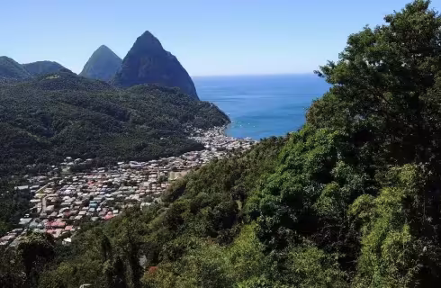Pitons a karibské pláže Svaté Lucie ✈ Zpáteční akční letenky z Prahy za 16 990 Kč s Delta Air Lines
