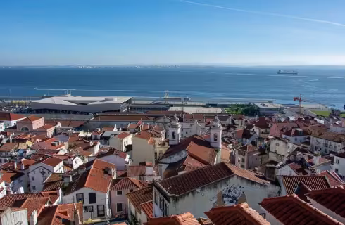 Tramvaj 28 a vlny v portugalském Lisabonu ✈ Zpáteční akční letenky z Prahy za 5 490 Kč s TAP