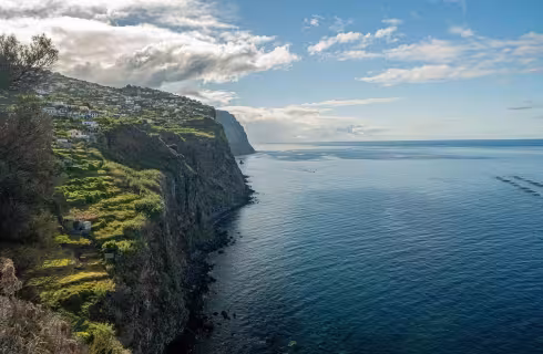 Útesy Cabo Girão a Madeira ✈ Zpáteční letenky do portugalského Funchalu z Norimberku za 5 590 Kč s Condor