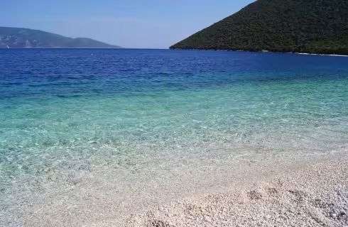 Pláže Iónského moře a řecká Kefalonia v létě ✈ Zpáteční levné letenky z Vídně od 1 724 Kč s Ryanair