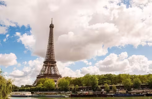 Léto na nábřeží francouzské Paříže ✈ Zpáteční levné letenky z Prahy od 1 849 Kč s Ryanairem