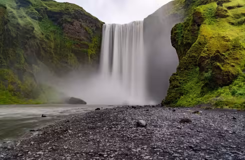 Ke gejzírům na zimní Island ✈ Zpáteční akční letenky do Reykjavíku z Prahy za 5 390 Kč s LOT