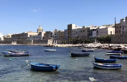 Lodí na ostrovy ze sicilského Trapani ✈ Zpáteční levné letenky z Bratislavy od 1 401 Kč s Ryanairem