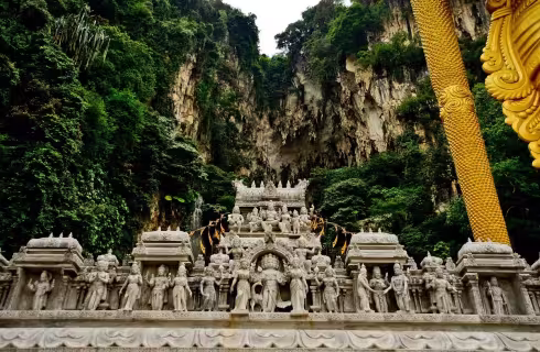 Po barevných schodech k jeskyním Batu u Kuala Lumpuru ✈ Zpáteční levné letenky z Vídně od 13 490 Kč se Scootem