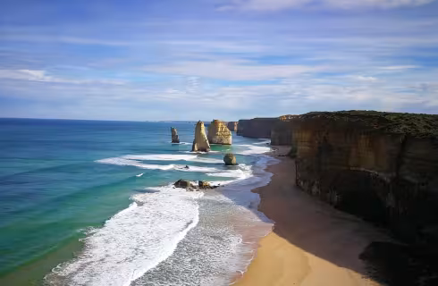 Skály apoštolů u australského Melbourne ✈ Zpáteční akční letenky z Prahy za 24 990 Kč s Finnairem