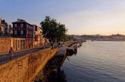 K řece Douro a sklepům s portským do portugalského Porta ✈ Zpáteční akční letenky z Prahy za 3 790 Kč s LOT
