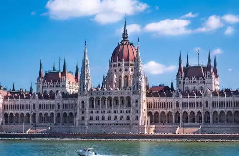 Za lázněmi a Dunajem do Budapešti ✈ Zpáteční levné letenky z Prahy od 1 381 Kč s Ryanairem