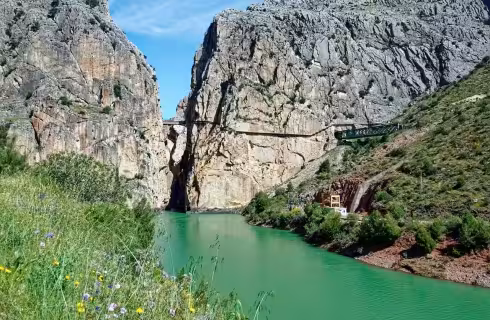 Na Costa del Sol do andaluské Malagy ✈ Zpáteční levné letenky z Pardubic od 1 396 Kč s Ryanairem