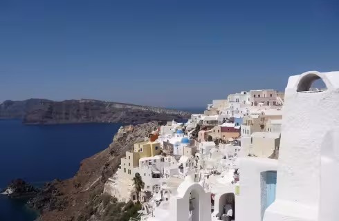 Nejslavnější ostrov Egejského moře ✈ Zpáteční levné letenky na řecké Santorini z Vídně od 2 041 Kč s Ryanairem