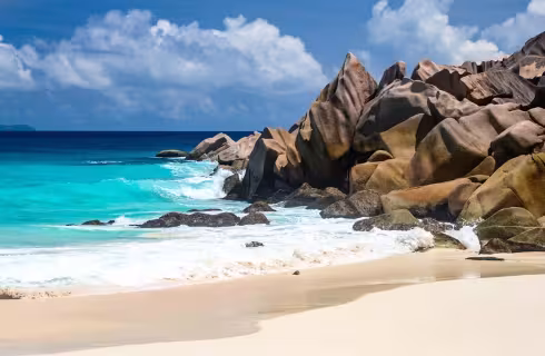 Ráj, kde se zastavil čas ✈ Zpáteční akční letenky na seychelský ostrov Mahé z Vídně za 16 790 Kč s Ethiopian