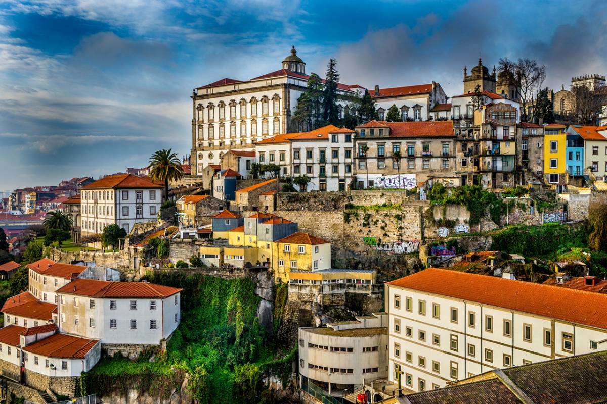 TIP! Wizz Air - Portugalsko - levné letenky Porto z Vídně (a zpět) na léto 1.112,- kč 