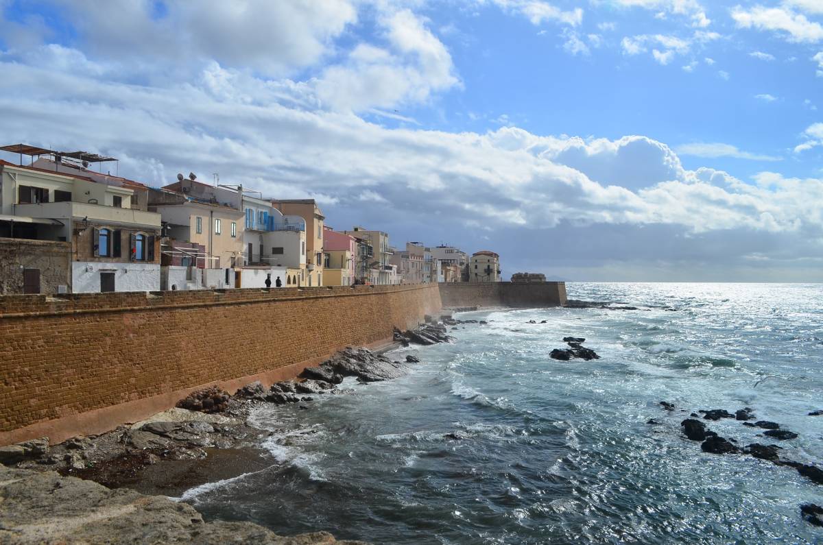 TIP! Itálie - Sardínie - 5 verzí zpáteční levné letenky Alghero od 848,- Kč