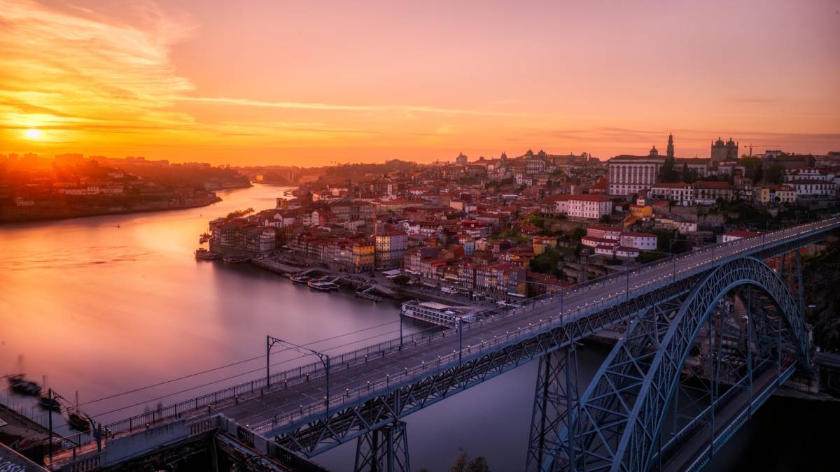 Sleva! Ryanair - Portugalsko za pětistovku - levné letenky Porto z Vídně (zpáteční) od 547,- Kč