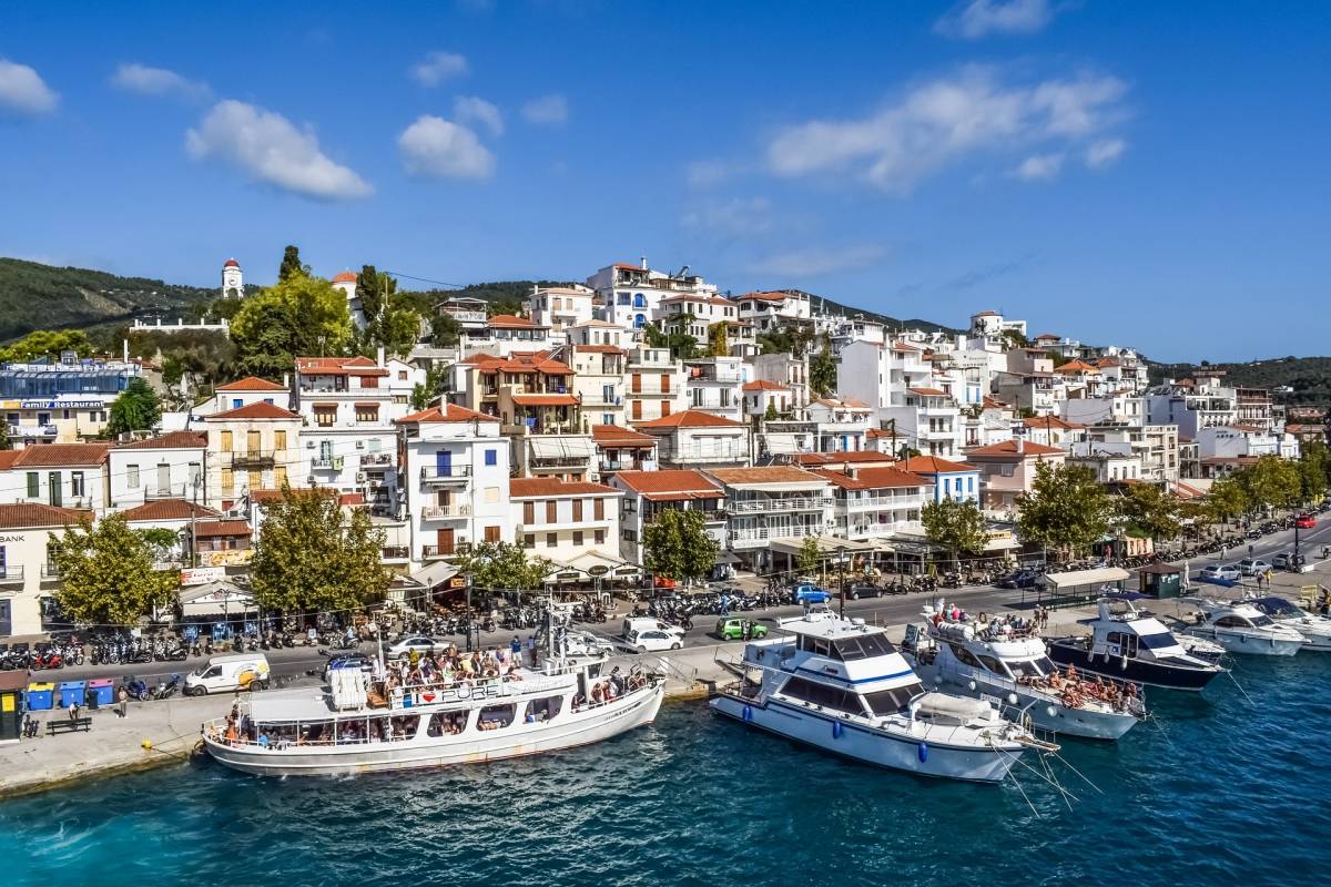 Sleva! Ryanair ✈  Řecko - levné letenky na ostrov Skiathos z Prahy na začátek léta  ↔ 2.680 Kč