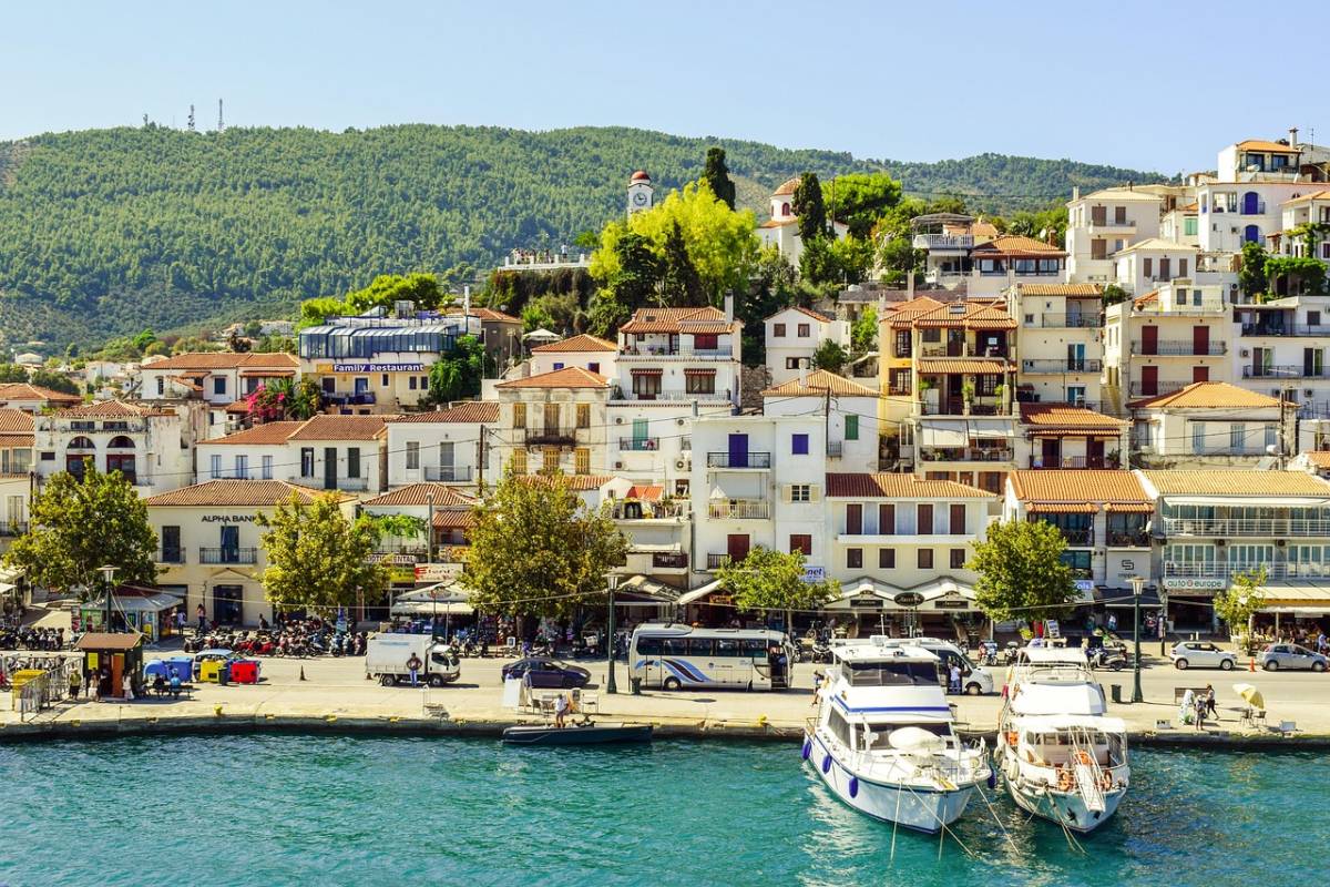 Řecko ✈ obousměrné levné letenky na ostrov Skiathos z Vídně od 1.732 Kč