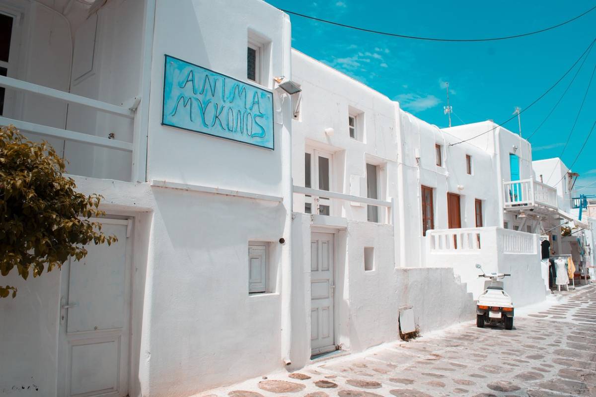 Řecko ✈ obousměrné levné letenky na ostrov Mykonos z Vídně od 1.896 Kč