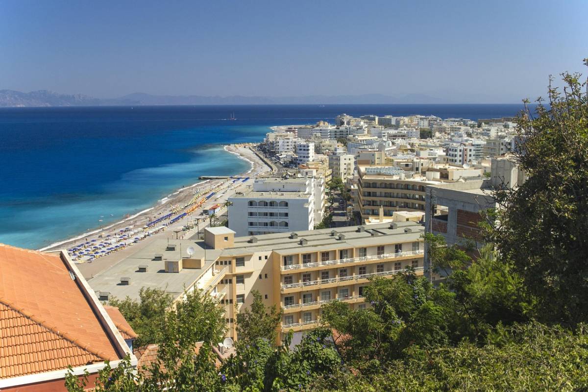 Smartwings ✈ Řecko - zpáteční letenky na Rhodos z Prahy na prázdniny 4 790 Kč