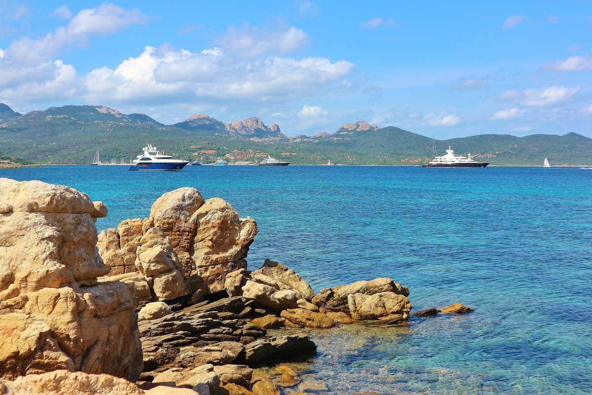Ryanair ✈ Itálie - Sardinie - Tip na rezervaci zpáteční levné letenky Olbia z Vídně od 1 861 Kč