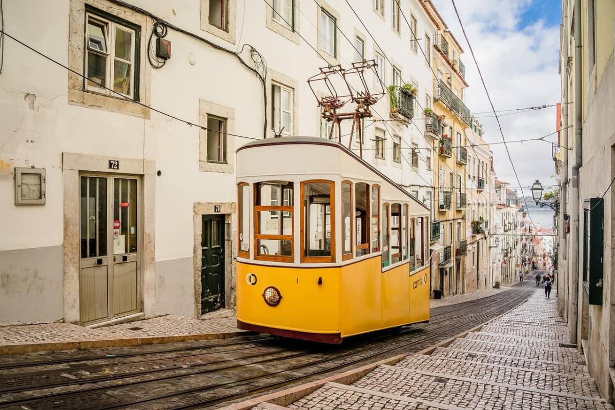 TAP ✈ Portugalsko - Tip na rezervaci zpáteční akční letenky do Lisabonu z Prahy 4 590 Kč