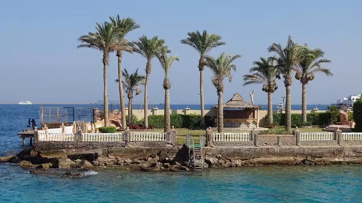 Korálové útesy a egyptská Hurghada ✈ Zpáteční akční letenky z Prahy za 5 490 Kč se Smartwings
