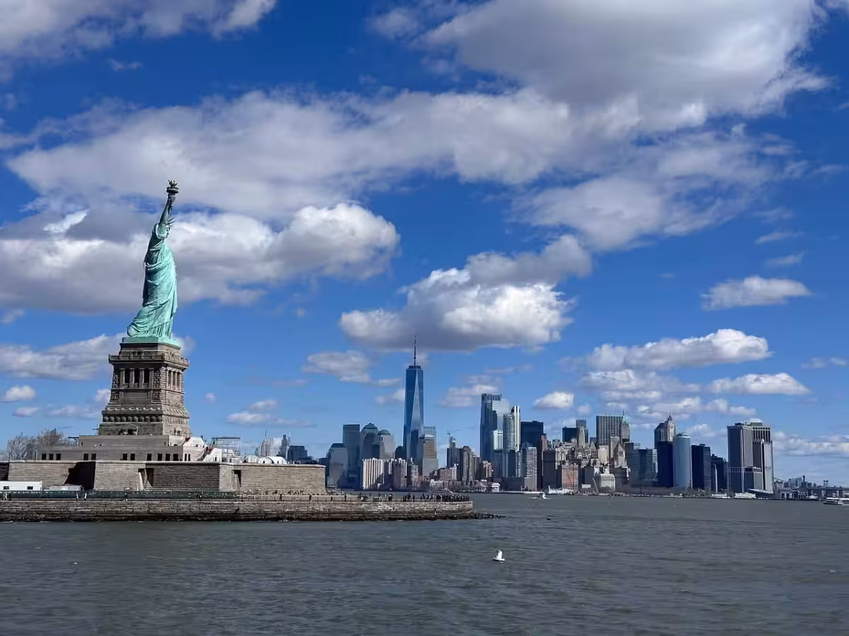 Pod mrakodrapy Manhattanu v New Yorku ✈ Zpáteční levné letenky z Prahy od 11 890 Kč s TAP Portugal