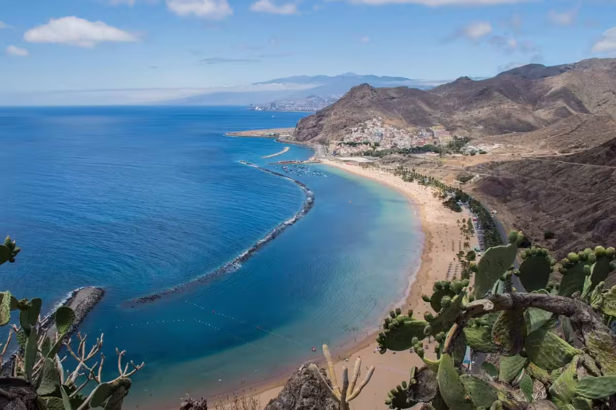 Los Gigantes a kanárské Tenerife ✈ Zpáteční akční letenky z Prahy za 3 990 Kč se Swiss