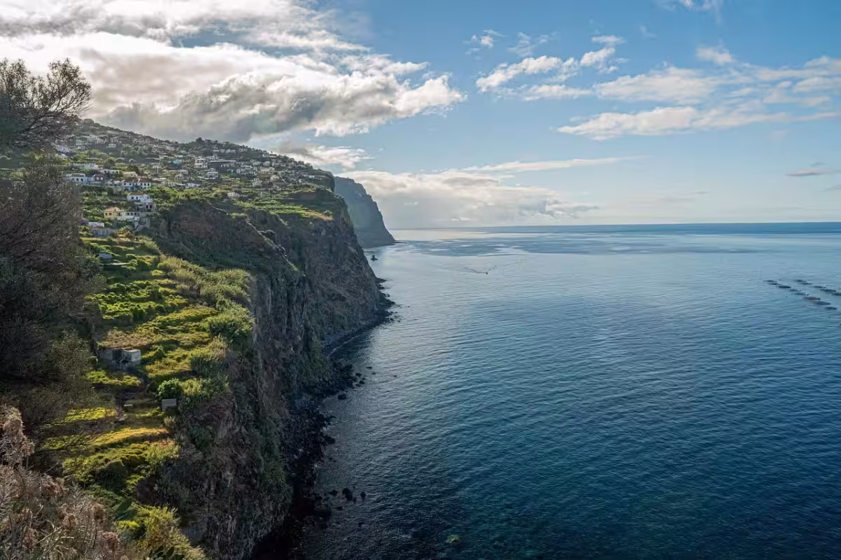 Útesy Cabo Girão a Madeira ✈ Zpáteční letenky do portugalského Funchalu z Norimberku za 5 590 Kč s Condor