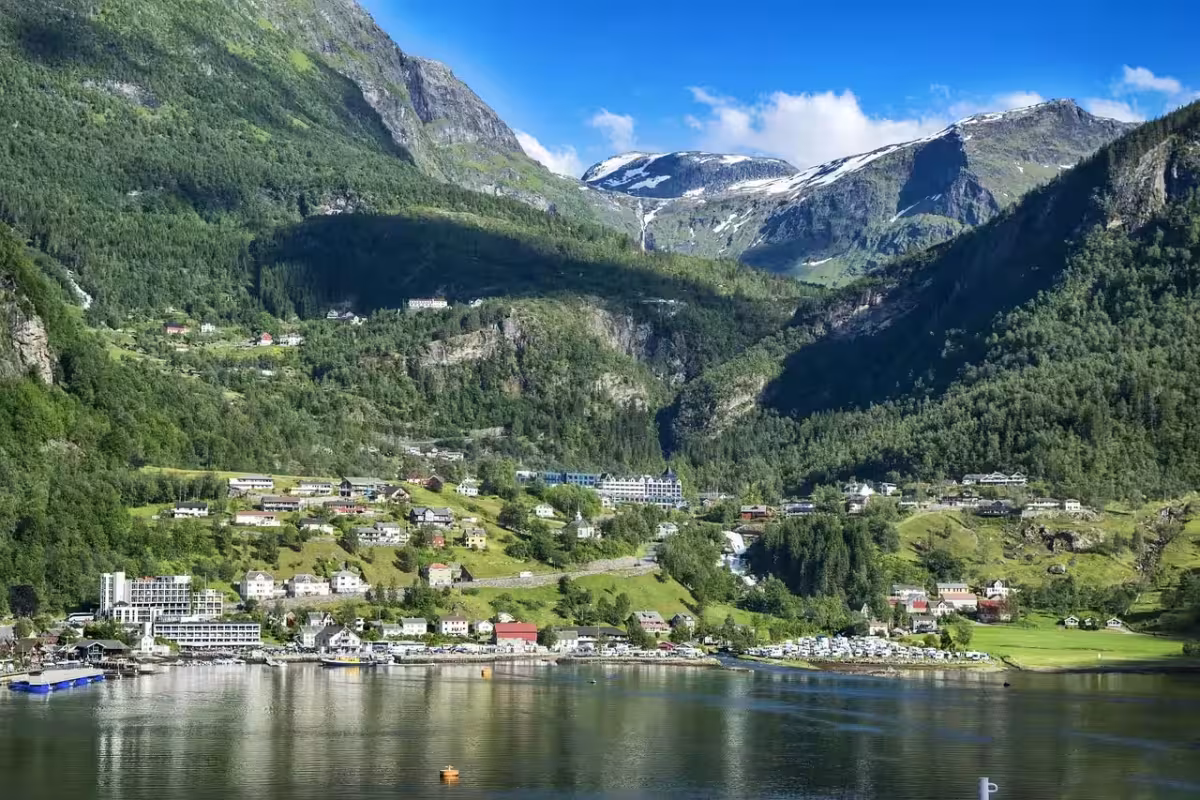 Bryggen a norské fjordy v Bergenu ✈ Zpáteční levné letenky z Krakova od 1 329 Kč s Wizz Air celoročně