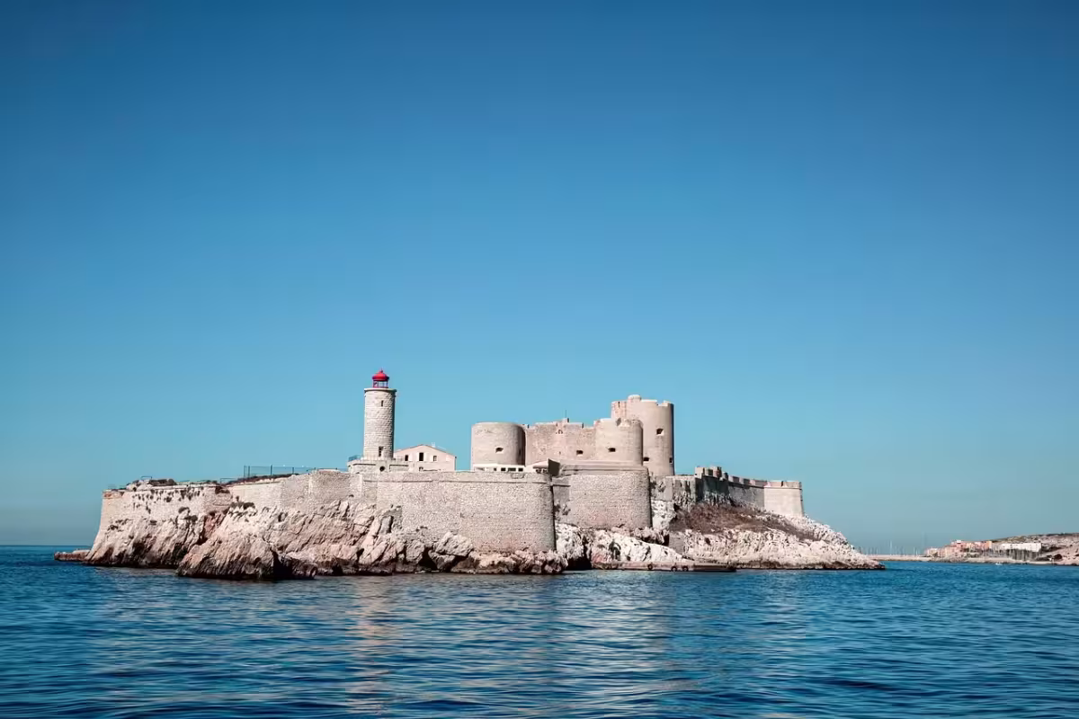 Calanques a provensálský Marseille ve Francii ✈ Zpáteční levné letenky z Prahy od 2 035 Kč s Ryanair