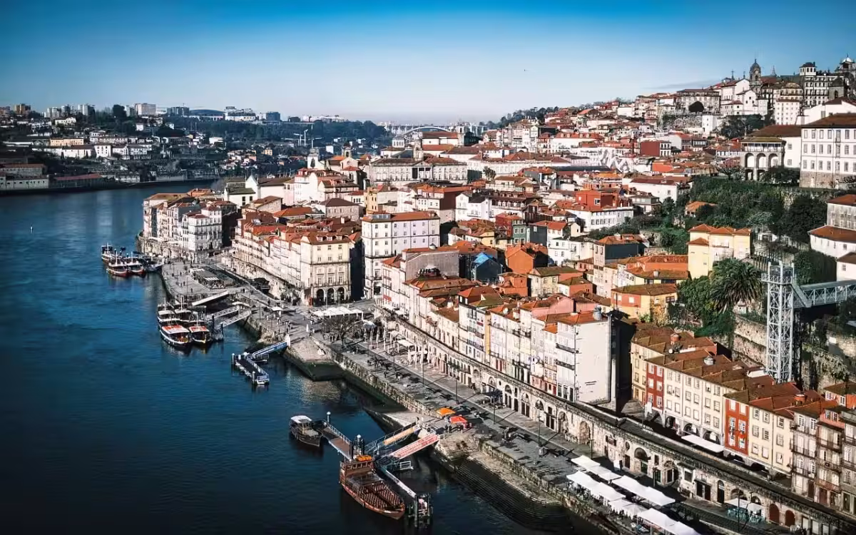 Lanovkou nad střechami portugalského Porta ✈ Zpáteční levné letenky z Vídně od 2 217 Kč s Ryanairem