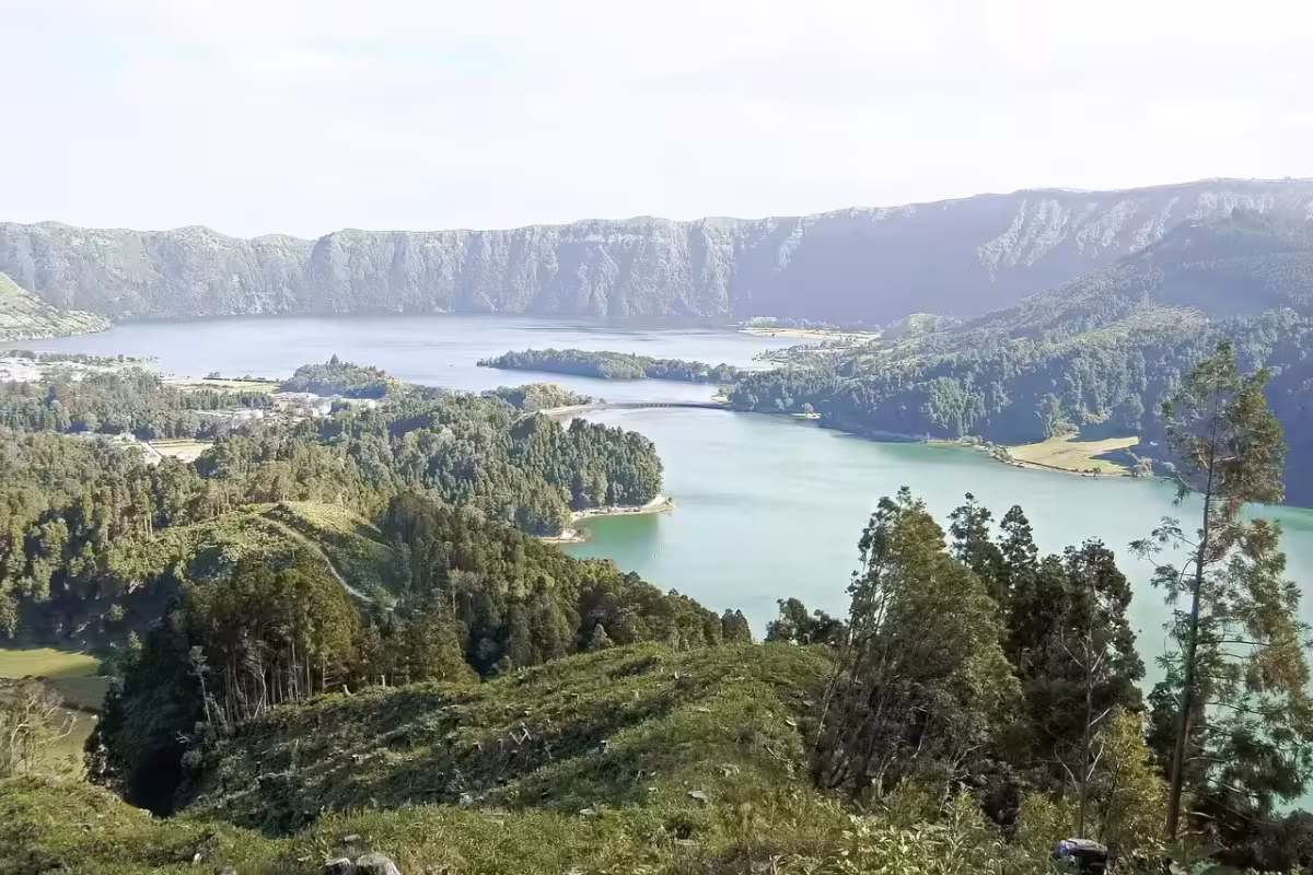 Za sopečnými jezery Azor do Ponta Delgada ✈ Zpáteční akční letenky z Prahy 5 990 Kč se Smartwings