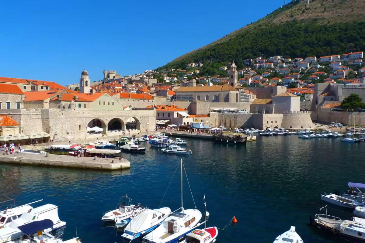 K hradbám a Jadranu do chorvatského Dubrovníku ✈ Zpáteční levné letenky z Vídně od 990 Kč s Ryanairem