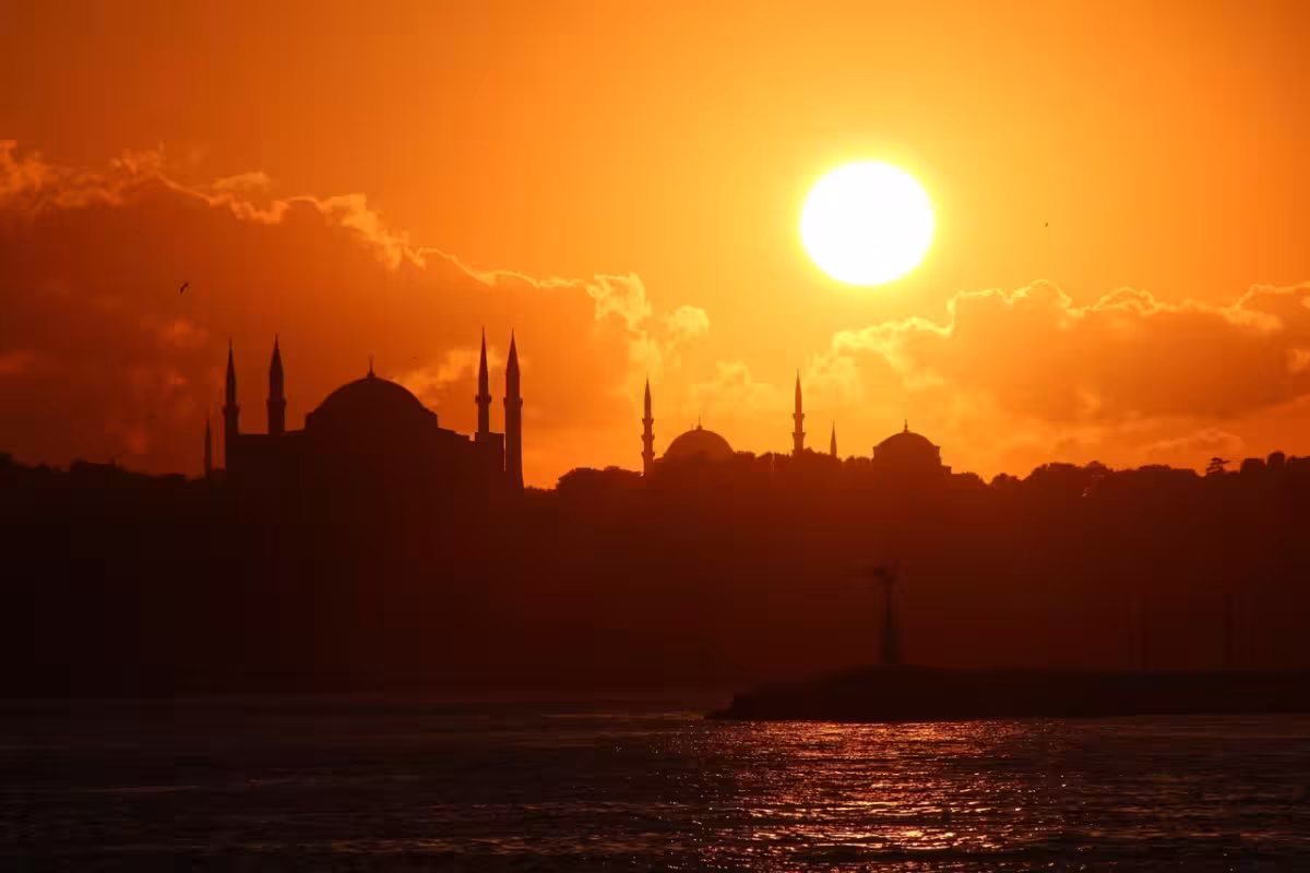 Na pomezí Evropy a Asie v tureckém Istanbulu ✈ Zpáteční levné letenky z Prahy od 3 290 Kč s Pegasem