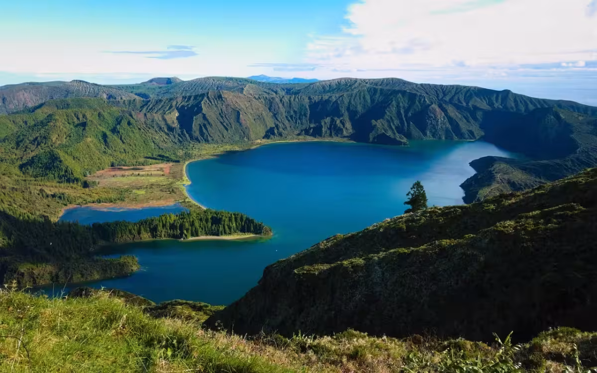 Na zelený ostrov Sao Miguel do Ponta Delgada ✈ Zpáteční akční letenky z Prahy za 7 290 Kč s TAP