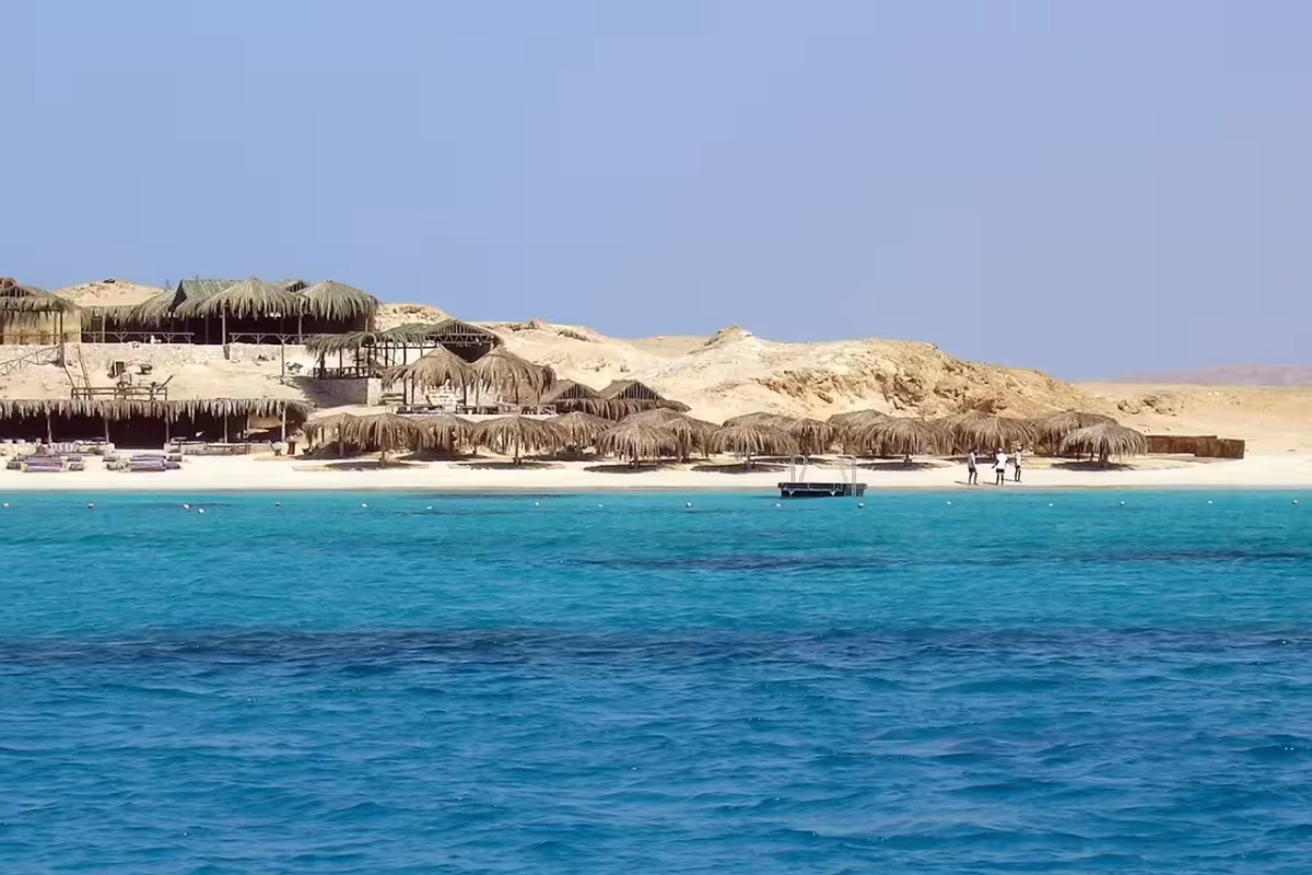 Za zimním útěkem k moři do egyptské Hurghady ✈ Zpáteční akční letenky z Bratislavy za 3 590 Kč s Pegasem