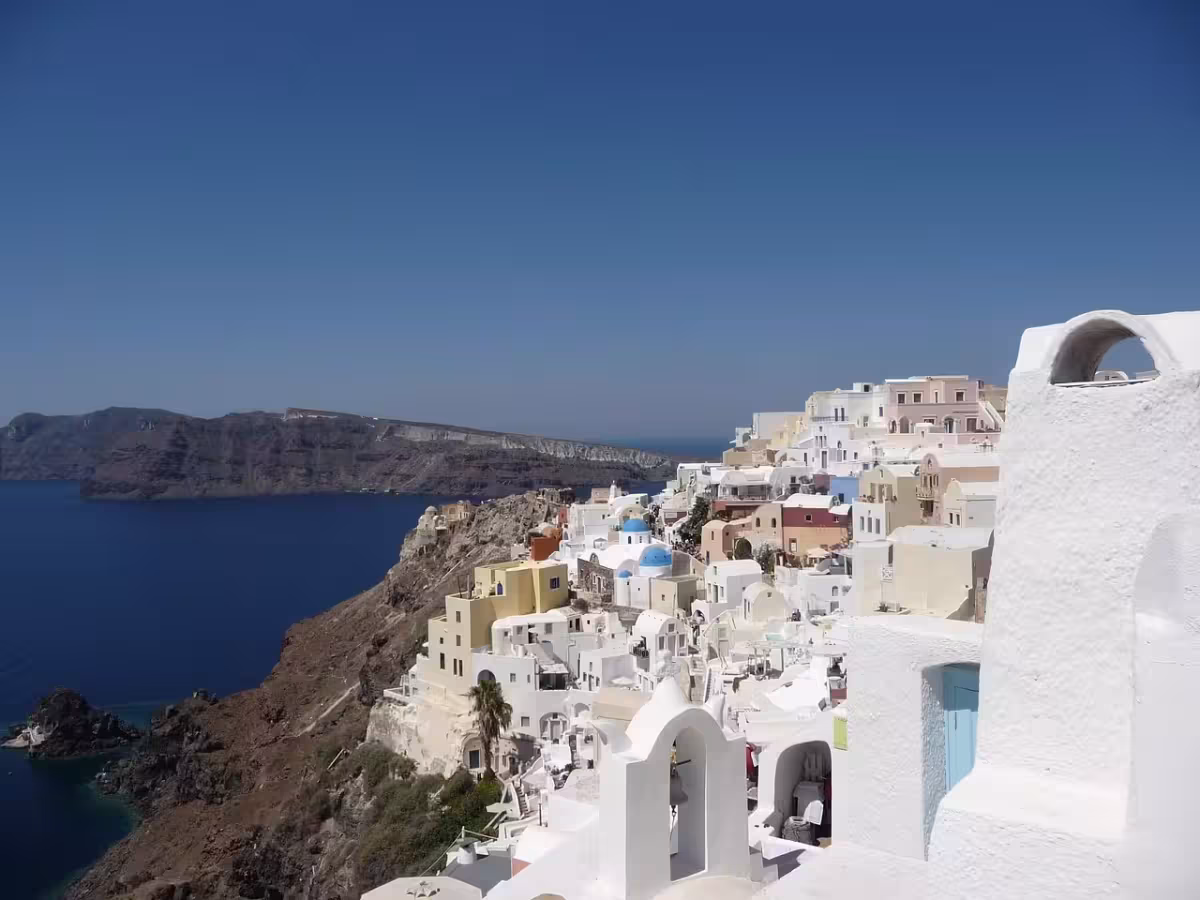 Nejslavnější ostrov Egejského moře ✈ Zpáteční levné letenky na řecké Santorini z Vídně od 2 041 Kč s Ryanairem
