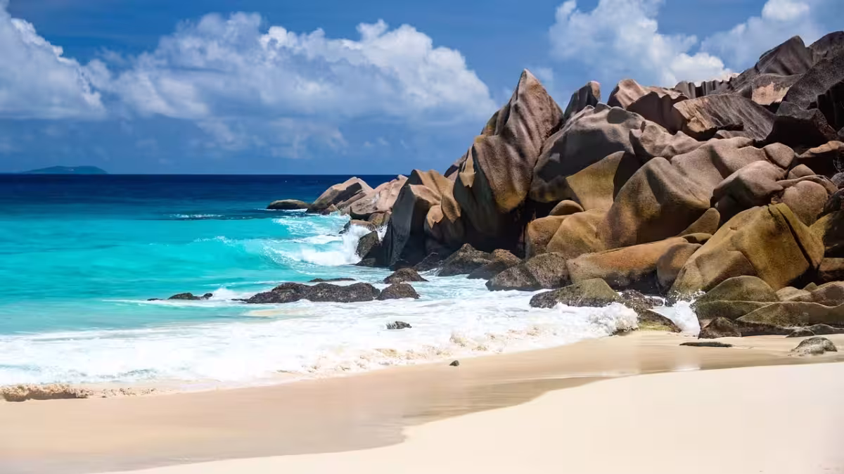 Ráj, kde se zastavil čas ✈ Zpáteční akční letenky na seychelský ostrov Mahé z Vídně za 16 790 Kč s Ethiopian