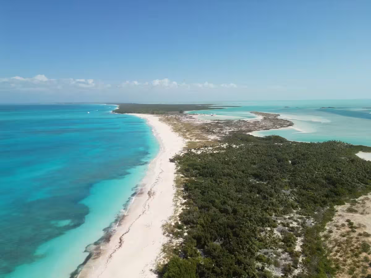 Tajný kout Karibiku ✈ Zpáteční akční letenky do Providenciales na Turks a Caicos z Prahy za 13 490 Kč s United