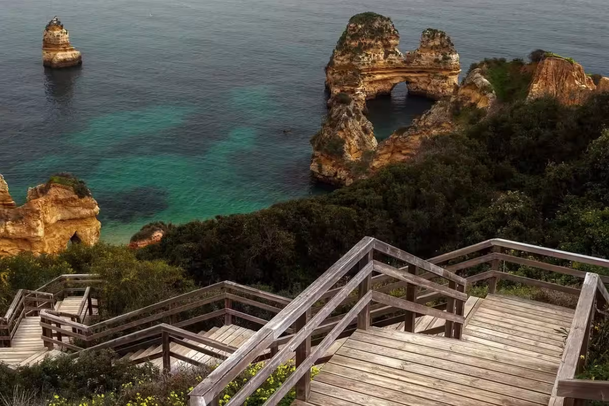 Algarve za babku ✈ Zpáteční levné letenky do portugalského Fara z Norimberku od 1 368 Kč s Ryanair
